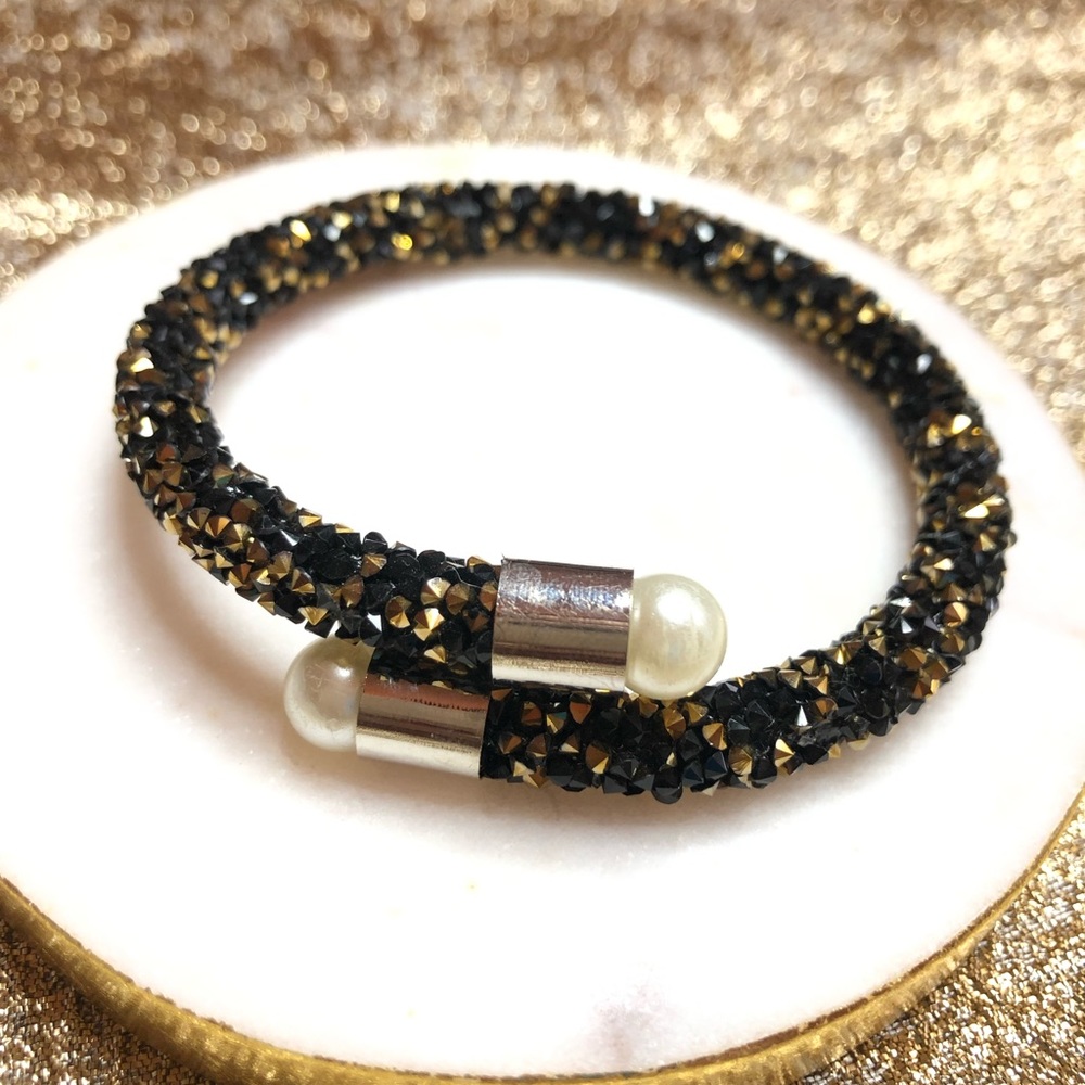 Crystals bangle gold & black crystals w/ pearls